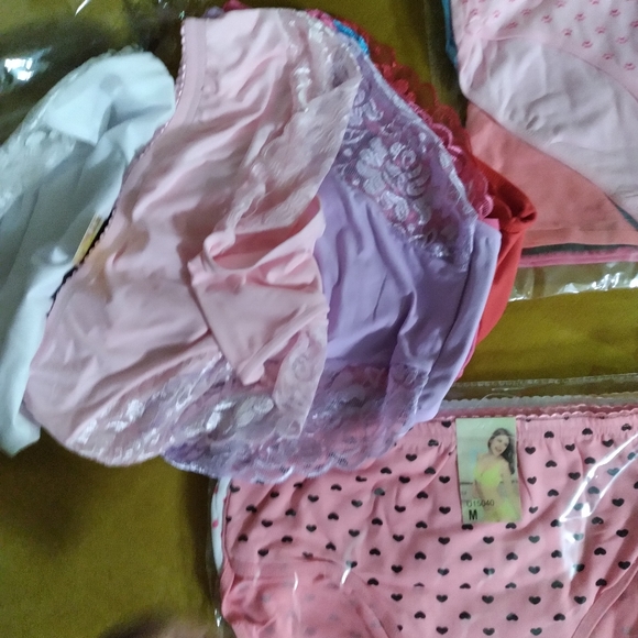 Lady underwear ( panties and lingeries) - Picture 3 of 13